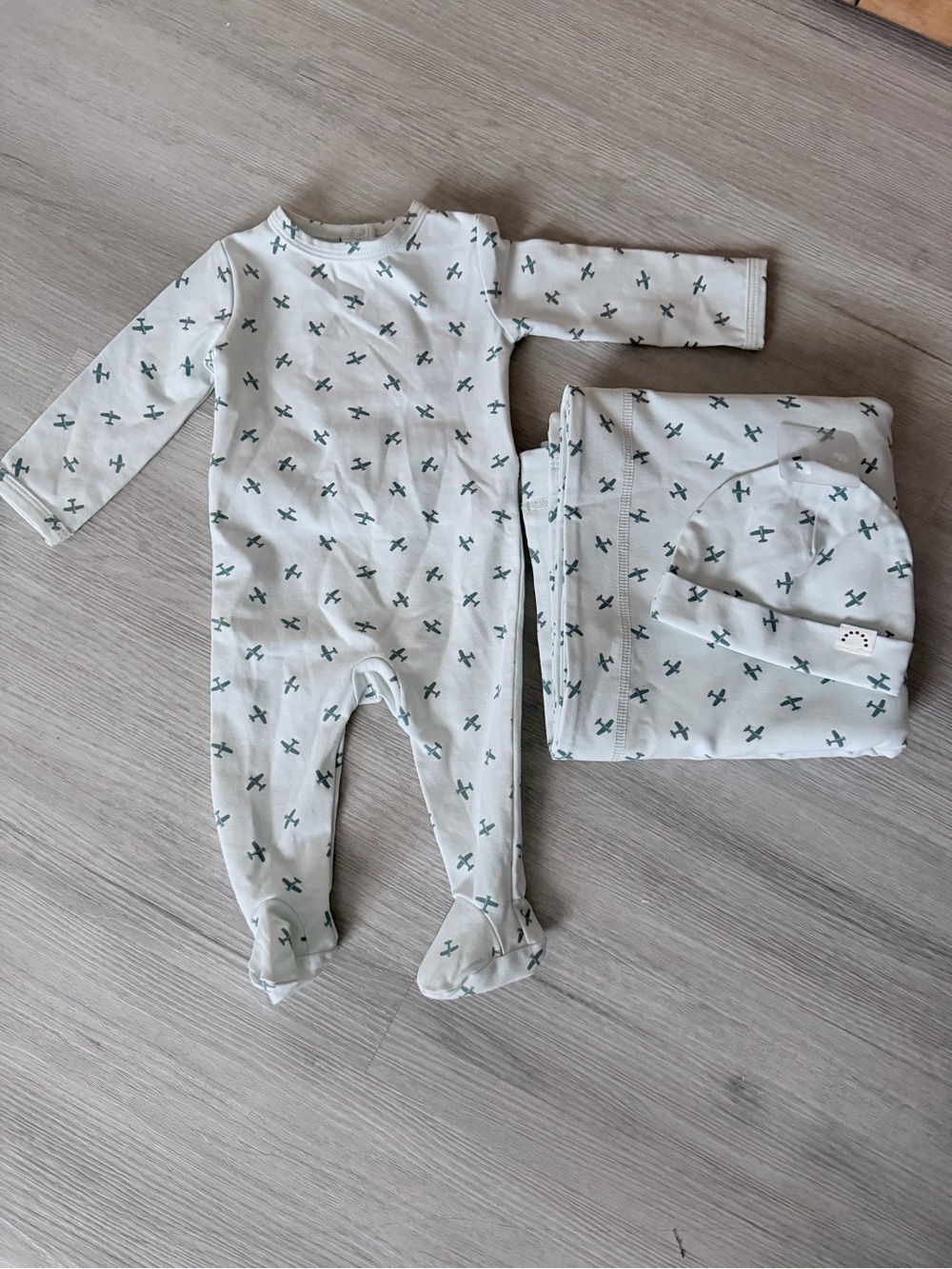 Long-Sleeve Footed One-Piece in Pale Mint Airplane Print
